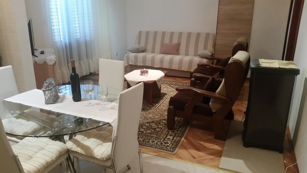 Apartment B&K Raslina 外观 照片