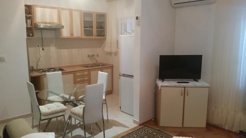 Apartment B&K Raslina 外观 照片