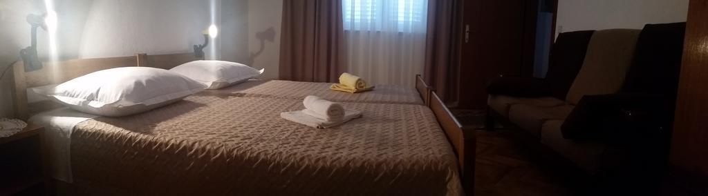 Apartment B&K Raslina 外观 照片